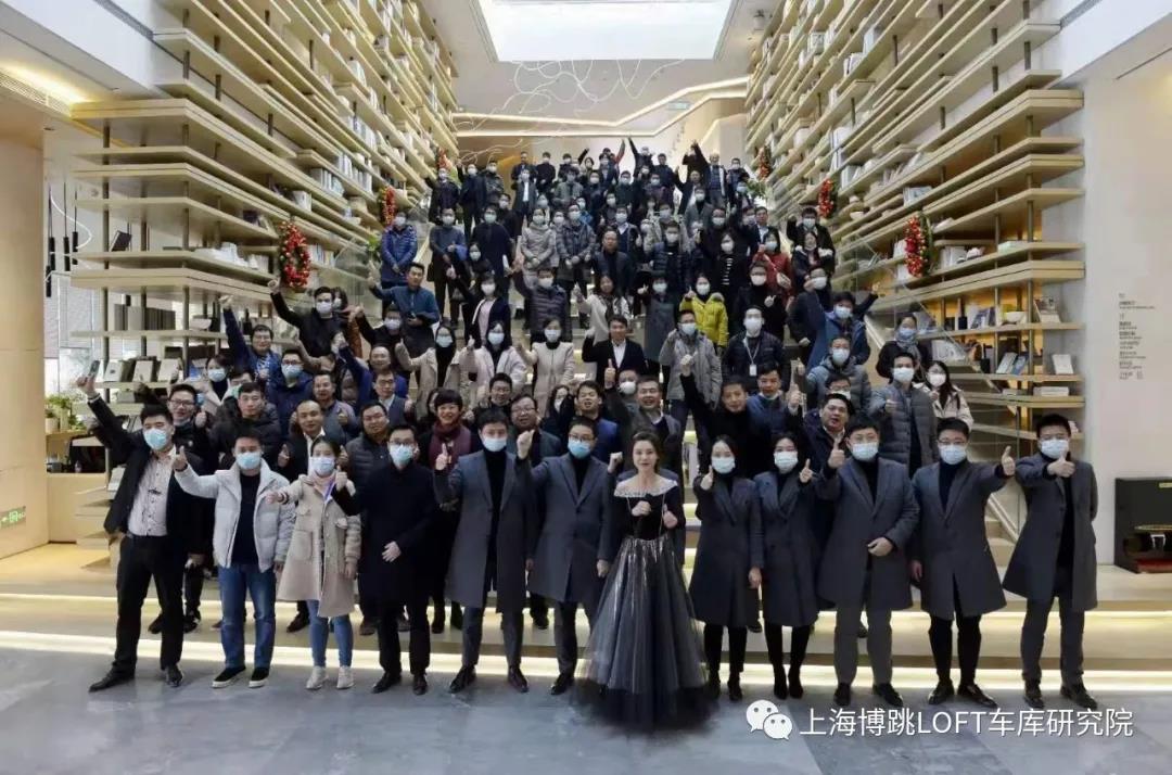 江北全国一百多人在华侨城汉口道6号参观研讨LOFT专利车库技术！